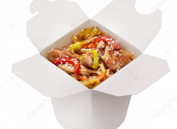Китайская лапша в коробочке с кальмарами